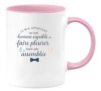 quotedazur - MugCe mug appartient au seul homme capable de faire pleurer toute une assemblée - Tasse Cadeau Témoin de mariage Homme - Rose/Céramique