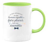 quotedazur - MugCe mug appartient au seul homme capable de faire pleurer toute une assemblée - Tasse Cadeau Témoin de mariage Homme - Vert/Céramique