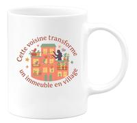 quotedazur - MugCette voisine transforme un immeuble en village - Tasse Cadeau Voisine Femme - Blanc/Céramique