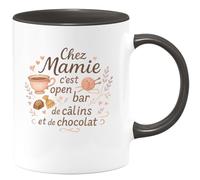 quotedazur - MugChez Mamie c'est open bar de câlins et de chocolat - Tasse Cadeau Mamie Femme - Noir/Céramique