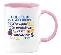 quotedazur - MugCollègue niveau expert : débugge les problèmes et les ambiances - Tasse Cadeau Collègue Homme - Rose/Céramique