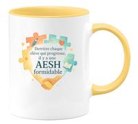 quotedazur - MugDerrière chaque élève qui progresse, il y a une AESH formidable - Tasse Cadeau AESH Femme - Jaune/Céramique