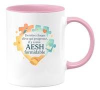 quotedazur - MugDerrière chaque élève qui progresse, il y a une AESH formidable - Tasse Cadeau AESH Femme - Rose/Céramique