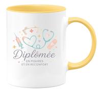 quotedazur - MugDiplômée en piqûres et en réconfort - Tasse Cadeau Infirmière Femme - Jaune/Céramique