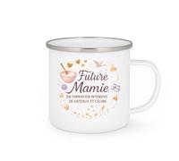 quotedazur - MugFuture Mamie : En formation intensive de gâteaux et câlins - Tasse Cadeau Annonce Grossesse Naissance Mamie Femme - Blanc/Emaillé