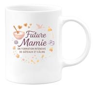 quotedazur - MugFuture Mamie : En formation intensive de gâteaux et câlins - Tasse Cadeau Annonce Grossesse Naissance Mamie Femme - Blanc/Céramique