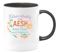 quotedazur - MugFuture retraitée mais AESH dans l'âme pour toujours - Tasse Cadeau AESH Femme - Noir/Céramique