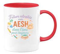quotedazur - MugFuture retraitée mais AESH dans l'âme pour toujours - Tasse Cadeau AESH Femme - Rouge/Céramique