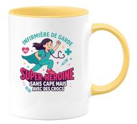 quotedazur - MugInfirmière de garde : super-héroïne sans cape mais avec des Crocs - Tasse Cadeau Infirmière Femme - Jaune/Céramique