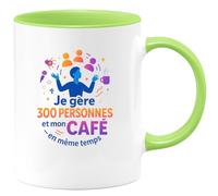 quotedazur - MugJe gère 300 personnes et mon café en même temps - Tasse Cadeau Animateur Homme - Vert/Céramique