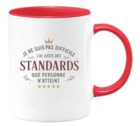 quotedazur - Mugje ne suis pas difficile, j'ai juste des standards que personne n'atteint - Tasse Cadeau Humour Femme - Rouge/Céramique