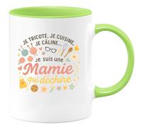 quotedazur - MugJe tricote, je cuisine, je câline... bref, je suis une Mamie qui déchire - Tasse Cadeau Mamie Femme - Vert/Céramique