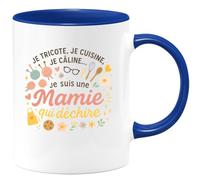quotedazur - MugJe tricote, je cuisine, je câline... bref, je suis une Mamie qui déchire - Tasse Cadeau Mamie Femme - Bleu/Céramique