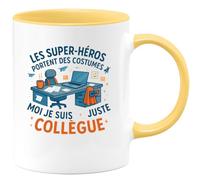 quotedazur - MugLes super-héros portent des costumes, moi je suis juste collègue - Tasse Cadeau Collègue Homme - Jaune/Céramique