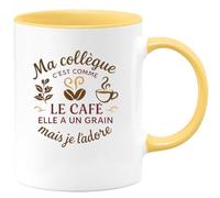 quotedazur - MugMa collègue c'est comme le café, elle a un grain mais je l'adore - Tasse Cadeau Collègue Femme Femme - Jaune/Céramique
