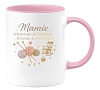 quotedazur - MugMamie tricoteuse de bonheur et tisseuse de souvenirs - Tasse Cadeau Mamie Femme - Rose/Céramique