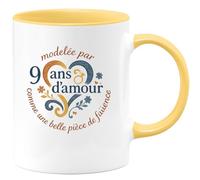 quotedazur - Mugmodelée par 9 ans d'amour comme une belle pièce de faïence - Tasse Cadeau Noces de Faïence Femme - Jaune/Céramique