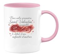 quotedazur - MugPour notre première Saint-Valentin ensemble, le début d'une infinité d'autres - Tasse Cadeau Amour, Saint-Valentin, Couple Femme - Rose/Céramique