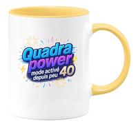 quotedazur - MugQuadra power : mode activé depuis peu - Tasse Cadeau 40 ans Homme - Jaune/Céramique