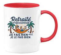 quotedazur - MugRetraité professionnel : je fais rien mais je le fais bien - Tasse Cadeau Humour Départ Retraite Homme - Rouge/Céramique