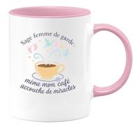 quotedazur - MugSage-femme de garde : même mon café accouche de miracles - Tasse Cadeau Sage Femme Femme - Rose/Céramique