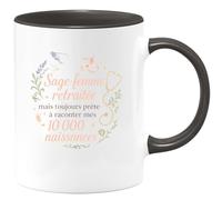 quotedazur - MugSage-femme retraitée mais toujours prête à raconter mes 10 000 naissances - Tasse Cadeau Sage Femme Femme - Noir/Céramique