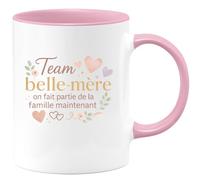 quotedazur - MugTeam belle-mère : on fait partie de la famille maintenant - Tasse Cadeau Belle-mère Femme - Rose/Céramique