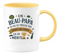 quotedazur - MugUn Beau-Papa ça ne se trouve pas sous un chou, ça se mérite - Tasse Cadeau Beau-Papa Homme - Jaune/Céramique
