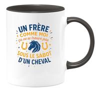 quotedazur - MugUn frère comme moi, ça ne se trouve pas sous le sabot d'un cheval - Tasse Cadeau Frère Homme - Noir/Céramique