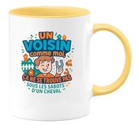 quotedazur - MugUn Voisin comme moi, ça ne se trouve pas sous les sabots d'un cheval - Tasse Cadeau Voisin Homme - Jaune/Céramique