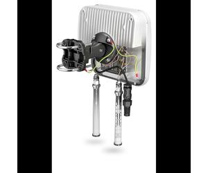 QuWireless QuMax A955M : Antenne Directionnelle 6 dBi, 0.694-0.96/1.7-2.2/2.2-2.7/2.4-2.5 GHz, PoE/LAN, IP67, -40°C à 75°C, pour RUT9XX