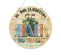 Qygtritvo Cintre de porte 3D personnalisé pour salle de classe avec nom de l'enseignant « In This Classroom You Are » - Cadeau pour enseignant - Cadeau de bienvenue pour la rentrée scolaire (style 1)