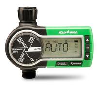 Rain Bird Appareil de commande numérique avec raccordement à l'eau.