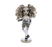 RAINBOW HIGH Shadow High Series - Nicole Steel - Poupée Mannequin en Teinte de Gris avec des Cheveux Bouclés, 2 Tenues de Créateur et des Accessoires - À Collectionner - 6 Ans et +