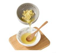 Râpe à ail et bol à herbes 2 en 1 en résine avec cinq surfaces de râpe pour l'ail, le zeste de citron, la noix de muscade, le parmesan et pour les herbes fraîches (F)