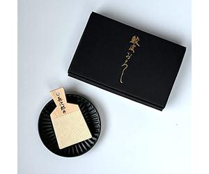 Râpe traditionnelle japonaise pour Wasabi et gingembre fabriquée au Japon (avec une petite assiette Minoyaki, Assiette noire et râpe petite taille)
