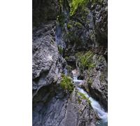 Rasch Magicwalls 364675 Papier peint photo non tissé avec montagnes et ruisseau Gris et vert 2,65 x 1,59 m (L x l)
