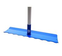 Râteau à béton robuste.