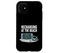 Recharging At The Beach Low Battery Crab Phone Coque pour iPhone 11