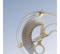 Règle incurvée en métal avec poignée ergonomique pour une mesure précise de la circonférence du chapeau, adaptée pour la fabrication et le dimensionnement professionnels de chapeaux (55 à 68 cm)