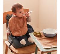 NOUKIE'S - Rehausseur Bleu Bébé de 9 mois à 3 ans Chaise Enfant avec Dossier et Coussin- Léger, Pliable et Nomade - Harnais, Sécurité - Imperméable, Déhoussable et Lavable - Max 13 kg - Idéal Voyage