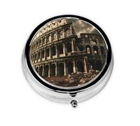 Remains of The Roman Colosseum. Cette petite boîte à pilules ronde imprimée est un organisateur portable de pilules et de vitamines, parfait pour les poches, les sacs à main et les voyages.