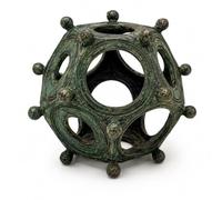 Réplique du dodécaèdre romain - Modèle d'artefact ancien peint à la main, objet mystère de l'Empire romain historique, objet de collection archéologique pour les amateurs d'histoire (patine verte)