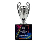 Réplique du Trophée de l’UEFA Champions League, Finale Budapest 26, 45 mm, sur Socle en Bois, Coupe Miniature avec Gravure et Design Coloré, Objet de Collection, Article de Supporter Cadeau pour Homme