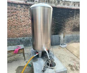 Réservoir sous pression en acier inoxydable - Solution durable de stockage d'eau de puits pour une utilisation extérieure et industrielle