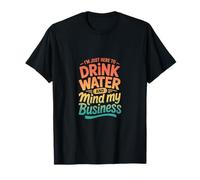 Rétro Je suis Juste là pour Boire de l'eau et m'occuper de Mes Affaires T-Shirt
