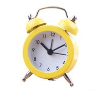 Réveil classique à double cloche avec mouvement à quartz, affichage analogique, cadre en métal et lentille en verre, alimenté par piles, conçu pour une utilisation silencieuse la nuit (jaune)