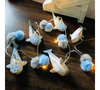 Riaxuebiy Guirlande Lumineuse pour Enfant en Pompons Animaux de Dessin Animé à 10 LED Blanc Chaud à Piles pour Chambre d'enfants Noël Pâques Halloween Intérieur Décoration (long requin)