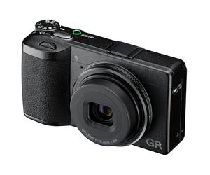 RICOH GR IV HDF, modèle amélioré du GR IV avec filtre de diffusion intégré. Appareil photo numérique compact haut de gamme ultime avec NOUVEAU capteur CMOS APS-C de 25,74 mégapixels et NOUVEL objectif
