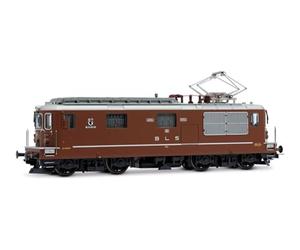 Rivarossi HR2959S BLS, Re 4/4 181 « Interlaken » Long avec Figurine du conducteur, Logo et numéro avec décalcomanies chromées épaisses, EP. IV, avec décodeur DCC Sound Locomotive électrique